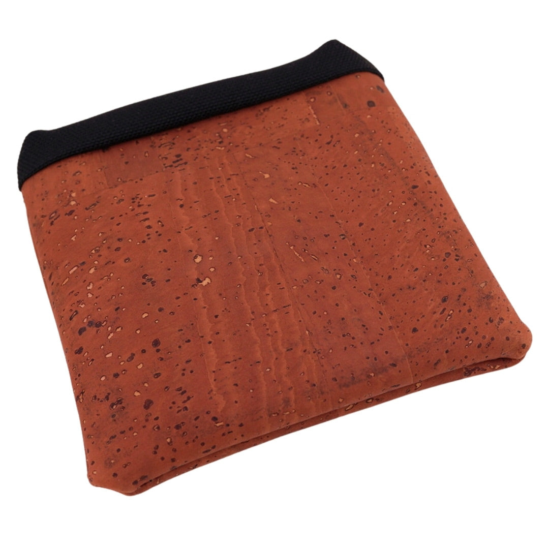 Leckerli Einstecktasche aus Korkleder (vegan) braun