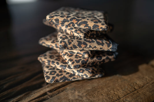 Leckerli Einstecktasche aus Korkleder (vegan) Leopardenmuster